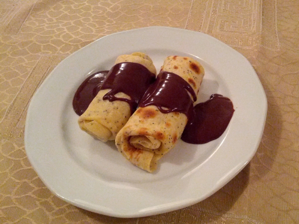 Mákos palacsinta, citromos vanília pudinggal, csokiöntettel