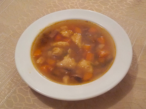 Magyaros gombaleves vajas galuskával